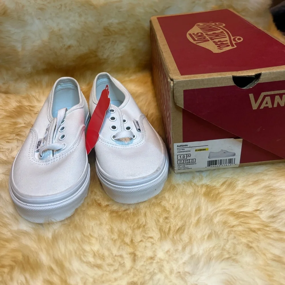 Vans Kids Authentic Shoe – True‎ White ⚪✨ NIB